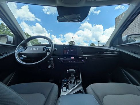 Used 2025 Kia Niro LX FWD image 25