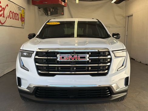 Used 2025 GMC Acadia Elevation image 3