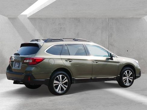 Used 2018 Subaru Outback 2.5i Limited AWD/4WD image 3