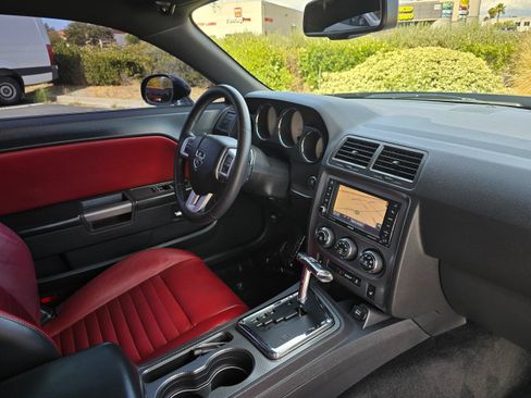 Used 2013 Dodge Challenger R/T RWD image 29