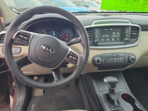 Used 2020 Kia Sorento LX image 16