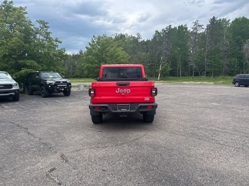 Used 2020 Jeep Gladiator Overland AWD/4WD image 5