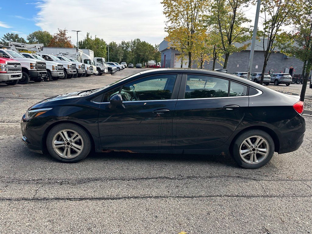 Used 2016 Chevrolet Cruze LT FWD image 2
