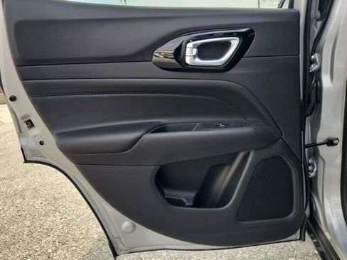 New 2026 Jeep Compass Latitude image 13