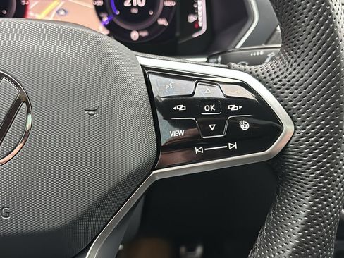 Used 2024 Volkswagen Tiguan SEL R-Line image 17