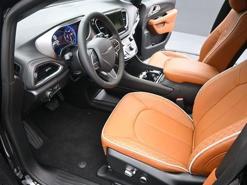 New 2026 Chrysler Pacifica Pinnacle AWD/4WD image 9
