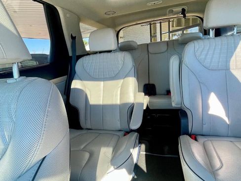 Used 2023 Hyundai Palisade Limited w/ Winter Package image 16
