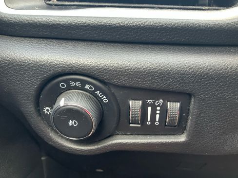 Used 2021 Chrysler Pacifica Touring w/ S Appearance Package FWD image 13