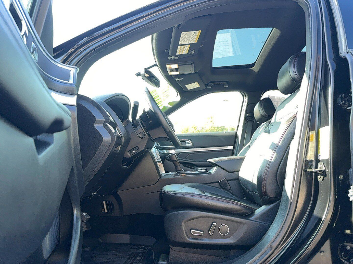 Used 2017 Ford Explorer Sport w/ Equipment Group 401A AWD/4WD image 15