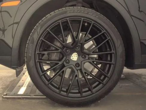 Used 2018 Porsche Cayenne image 19