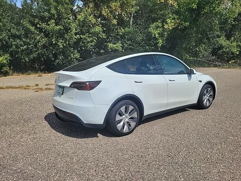 Used 2022 Tesla Model Y Long Range AWD/4WD image 13
