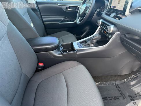 Used 2024 Toyota RAV4 XLE image 30