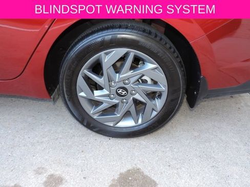 Used 2024 Hyundai Elantra SEL FWD image 11