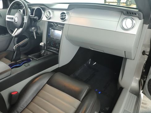 Used 2009 Ford Mustang GT image 17