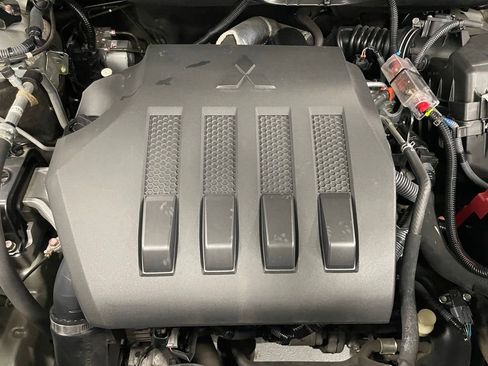 Used 2022 Mitsubishi Eclipse Cross LE image 9