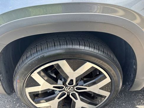 Certified 2023 Volkswagen Taos SEL AWD/4WD image 28