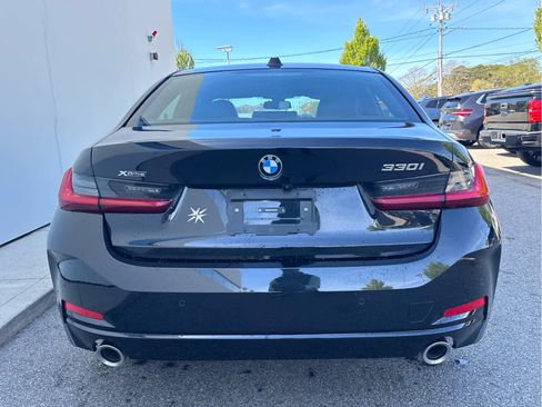 Certified 2025 BMW 330i xDrive Sedan w/ Convenience Package AWD/4WD image 8