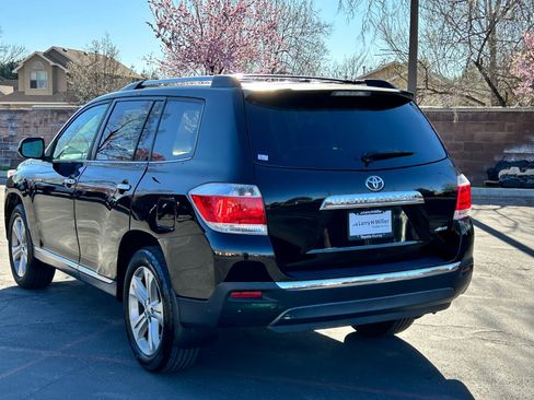 Used 2013 Toyota Highlander Plus w/ Cold Weather Pkg image 3