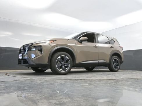Used 2025 Nissan Rogue SV AWD/4WD image 50