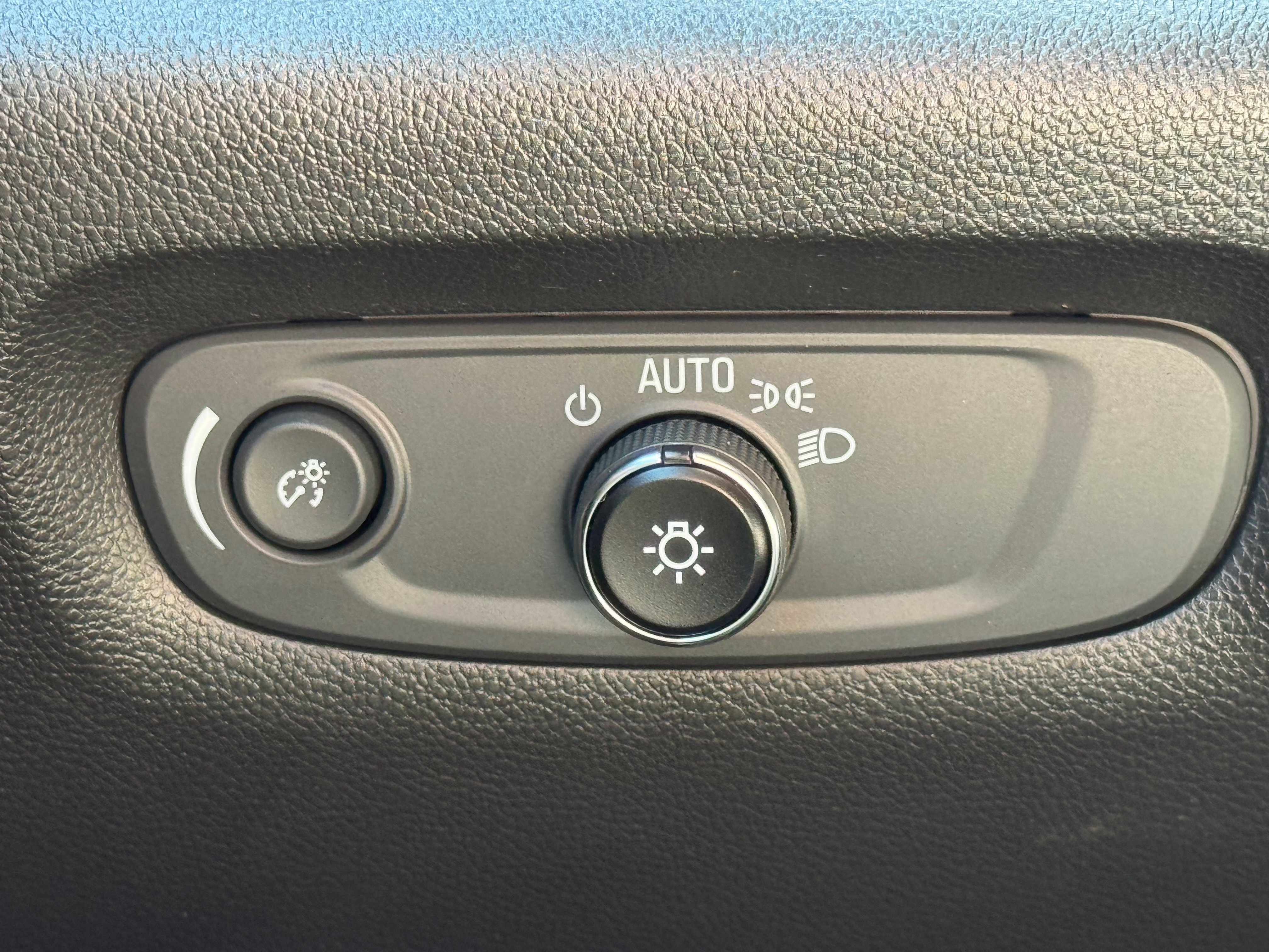 Used 2023 Chevrolet Traverse RS w/ LPO, Cargo Package AWD/4WD image 62