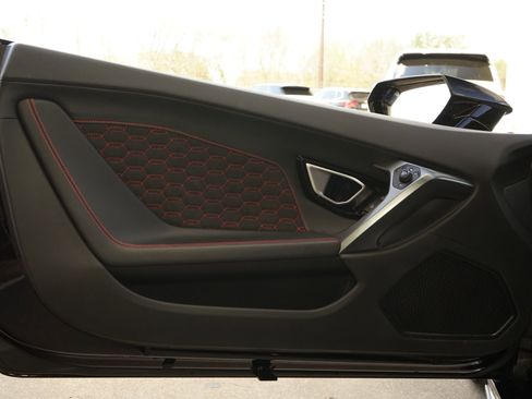 Used 2021 Lamborghini Huracan EVO image 22
