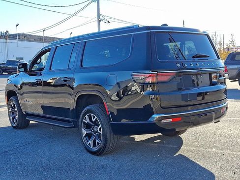 Used 2024 Jeep Wagoneer L Series III w/ Flexible Seating Group image 4