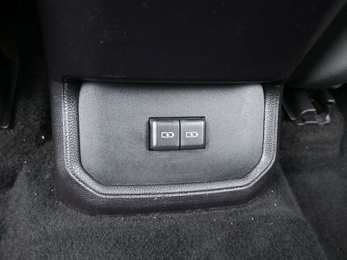 Used 2022 Toyota Highlander L image 33