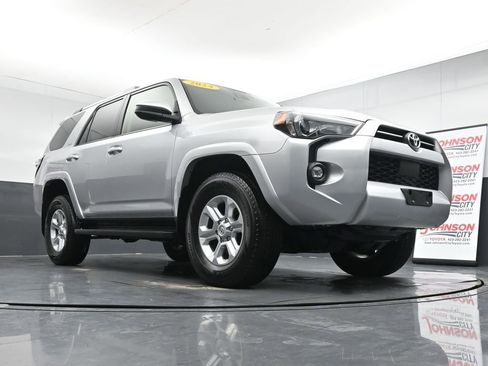Used 2024 Toyota 4Runner SR5 AWD/4WD image 34
