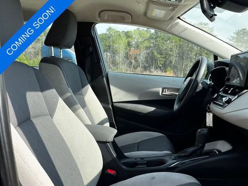 Used 2023 Toyota Corolla LE image 3