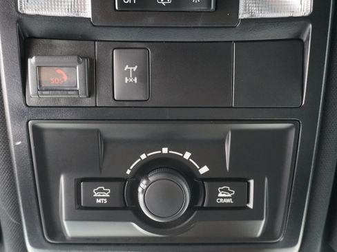 Used 2020 Toyota Tacoma TRD Off-Road w/ Advanced Technology Package AWD/4WD image 23