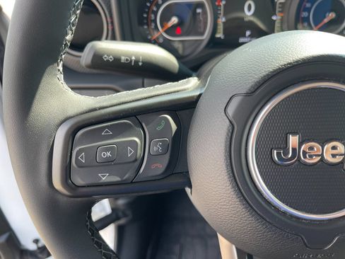 Used 2025 Jeep Gladiator Rubicon AWD/4WD image 26
