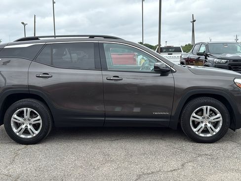 Used 2020 GMC Terrain SLE w/ Driver Convenience Package FWD image 2