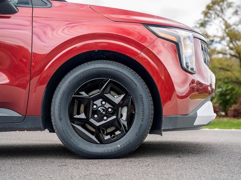 Used 2025 Kia Carnival image 10