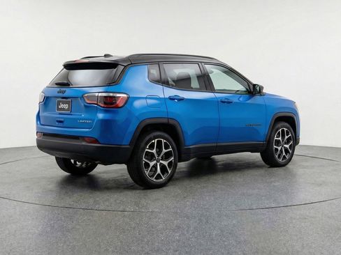 Used 2025 Jeep Compass Limited image 9