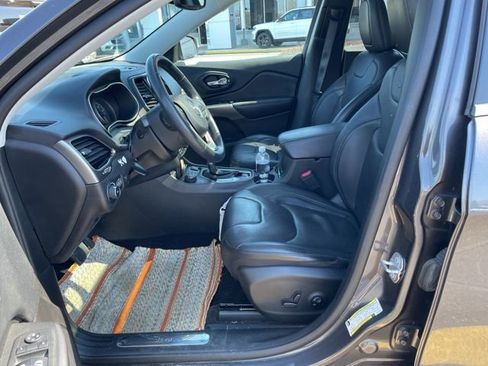 Used 2019 Jeep Cherokee Limited w/ Luxury Group image 6