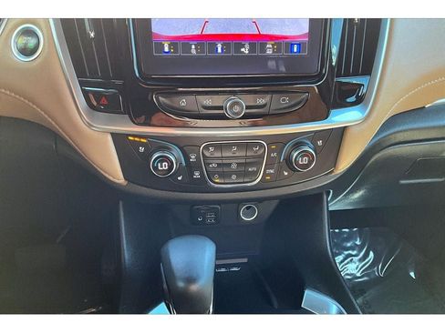 Used 2023 Chevrolet Traverse Premier AWD/4WD image 24