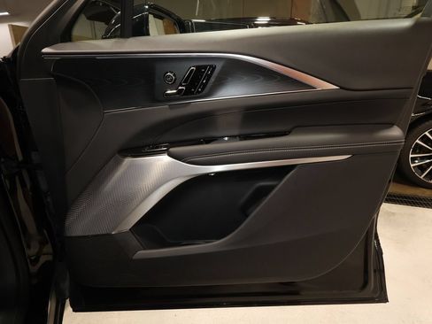 Certified 2025 Cadillac Lyriq Luxury AWD/4WD image 19