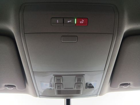 Used 2023 Volkswagen Atlas SE image 15