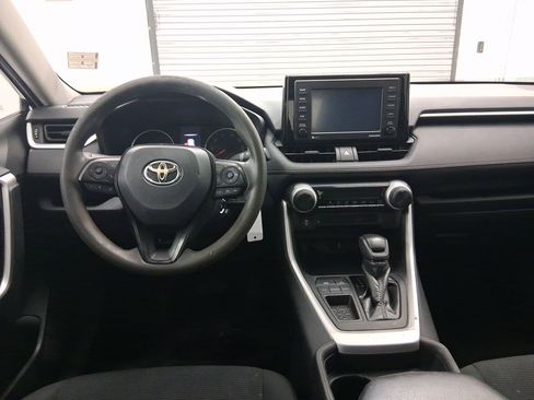 Used 2020 Toyota RAV4 LE image 4