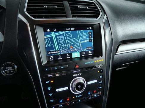 Used 2018 Ford Explorer Limited w/ Equipment Group 301A AWD/4WD image 13