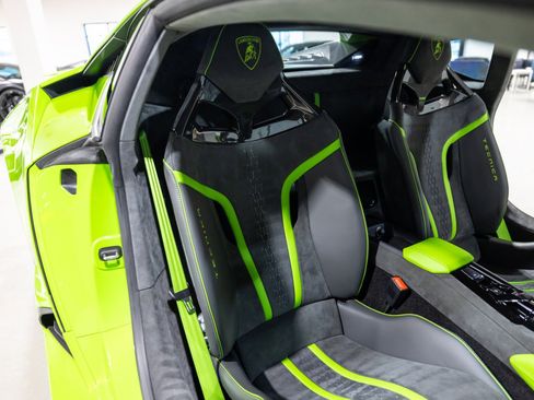 Used 2024 Lamborghini Huracan Tecnica image 31