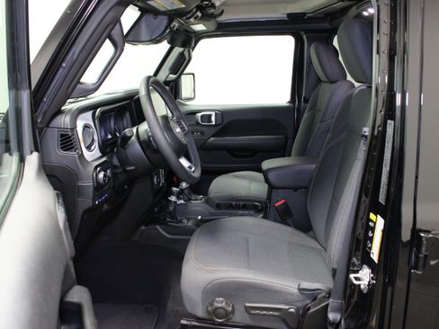 Used 2025 Jeep Wrangler Unlimited Sahara w/ Safety Group AWD/4WD image 17