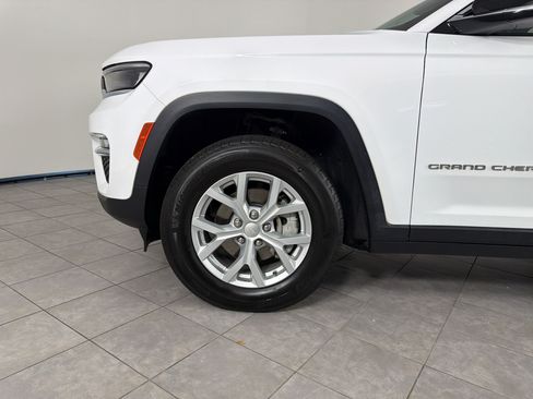 Used 2023 Jeep Grand Cherokee Limited AWD/4WD image 12