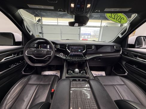 Used 2022 Jeep Wagoneer Series III w/ Premium Group I image 11