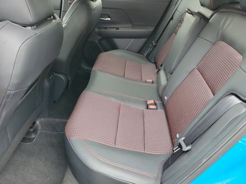 Used 2025 Nissan Kicks SR w/ Illumination Package image 6