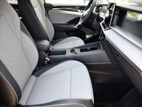 New 2026 Volkswagen Tiguan SE FWD image 25