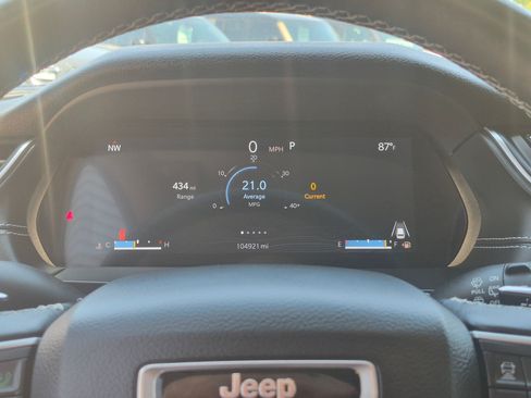 Used 2022 Jeep Grand Cherokee Laredo w/ Luxury Tech Group I AWD/4WD image 20