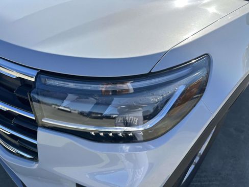 New 2026 Ford Explorer Active image 7