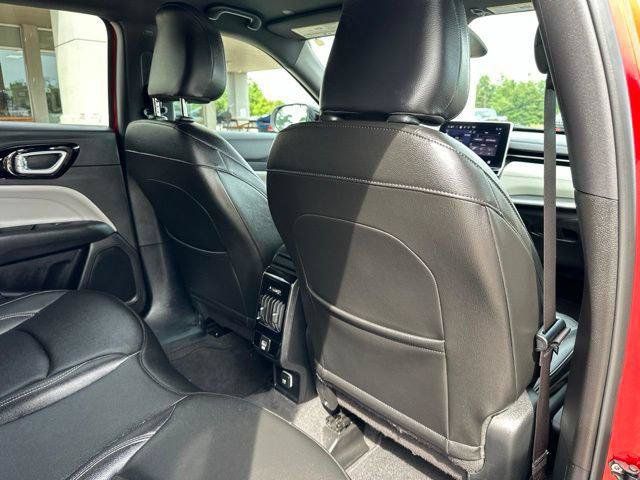 Certified 2025 Jeep Compass Limited AWD/4WD image 40