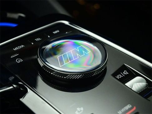 Used 2025 BMW M5 w/ Carbon Package image 27